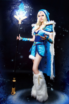 DOTA2女玩家COS冰女 火辣身材靓照首次曝光