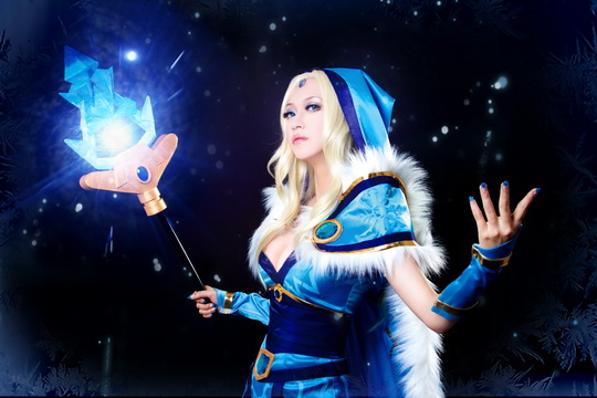 DOTA2女玩家COS冰女 火辣身材靓照首次曝光