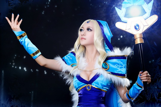 DOTA2女玩家COS冰女 火辣身材靓照首次曝光