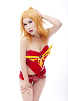 电竞知名模特苏可可 DOTA2化身女王冰火三重天