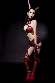 电竞知名模特苏可可 DOTA2化身女王冰火三重天