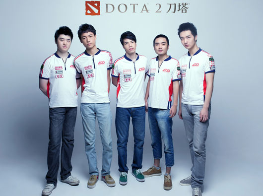 DOTA2明星战队闪亮新形象 冲刺TI3出征照曝光