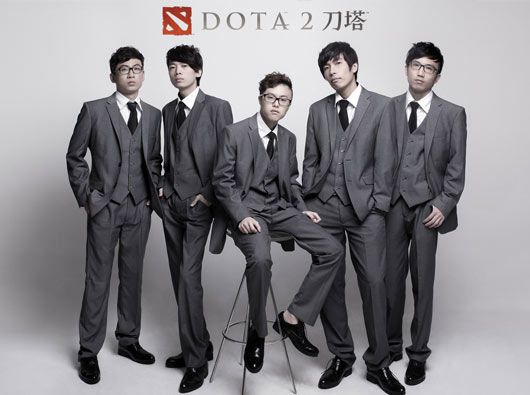 DOTA2明星战队闪亮新形象 冲刺TI3出征照曝光