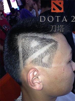 被刀塔头占领的CJ DOTA2展台最帅发型师走红
