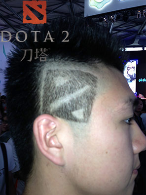 被刀塔头占领的CJ DOTA2展台最帅发型师走红