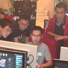 ISS网吧赛场场爆满 女玩家引众男粉围观