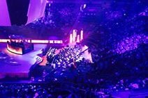 [图集]直击主赛事开幕：选手红毯入场  人人巨星风采